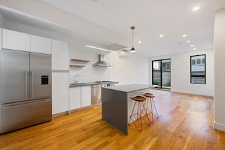 79 Clay St Unit 1R, Brooklyn, NY 11222