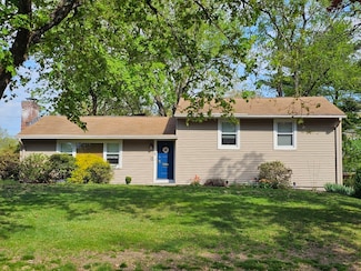 24 Vanguard Ln, Longmeadow, MA 01106