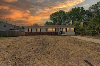 725 Burgesses Ln, Virginia Beach, VA 23452