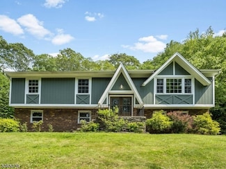 16 Seneca Trail, Randolph, NJ 07869