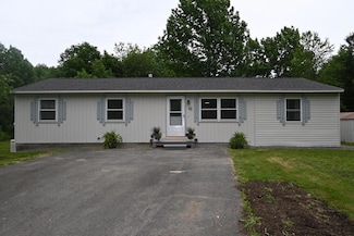 43 Nelson Rd, Pittston, ME 04345