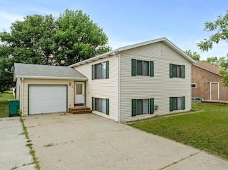 347 8th St NE, Garrison, ND 58540