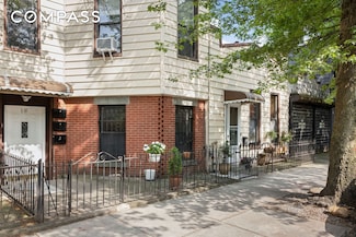 18 Russell St, Greenpoint, NY 11222