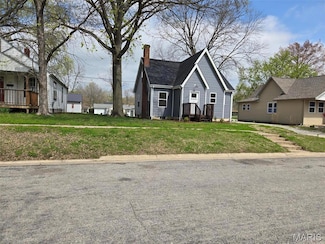 1551 Fairfax St, Carlyle, IL 62231