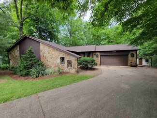 916 N Park Ridge Ct, Bloomington, IN 47408