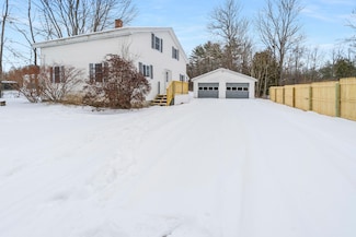 587 Main Rd, Milford, ME 04461