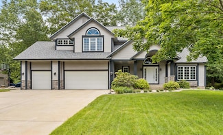 18716 Sioux Dr, Spring Lake, MI 49456