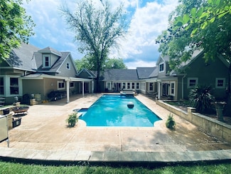 501 N Austin St, Comanche, TX 76442