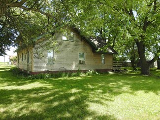 1053 Yukon Ave, Sumner, IA 50674