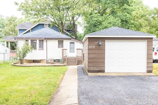 359 Elm St, Elgin, IL 60123