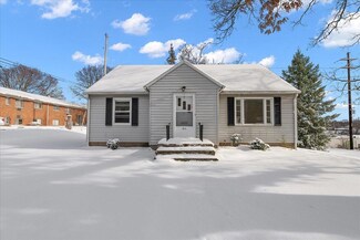 2915 S Burdick St, Kalamazoo, MI 49001
