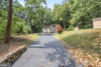 2550 Lambs Gap Rd, Enola, PA 17025