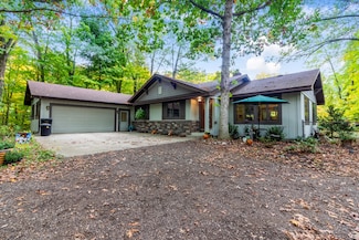 6565 Riverside Rd, Fennville, MI 49408