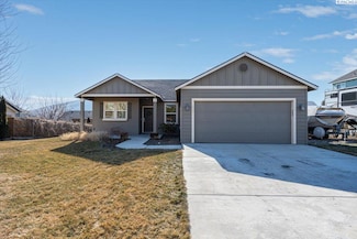 2035 Crab Apple Cir, West Richland, WA 99353