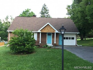9440 Orchard St, Sauquoit, NY 13456