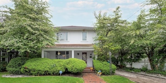 1053 Quentin Place, Woodmere, NY 11598