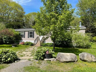 69 Indian Trail, New Harbor, ME 04554