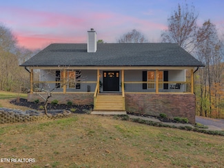 9601 Cannon Ln, Strawberry Plains, TN 37871