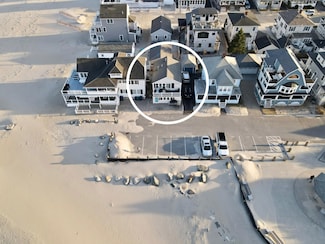 8 Haverhill Ave, Hampton, NH 03842