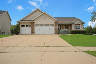 1407 Quail Ridge Rd, Cedar Falls, IA 50613