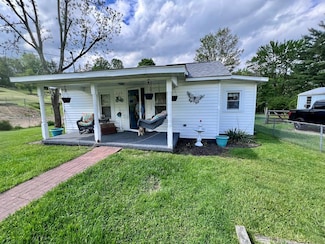 209 4th St, Bradley, WV 25818