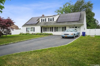 64 Pitchpine Place, Medford, NY 11763