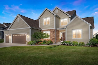 10870 N Spartan Cir, Mequon, WI 53097