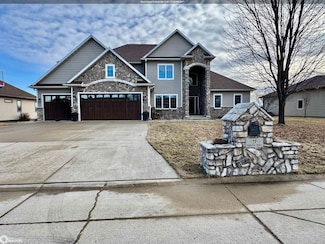 21 Venetian Dr, Clear Lake, IA 50428