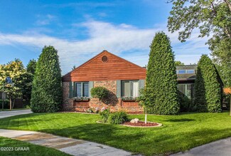 618 Skyview Cir, Grand Forks, ND 58201