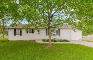 4 N 9th St, Louisburg, KS 66053