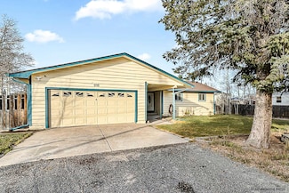 916 Cherry St, Cheyenne, WY 82007