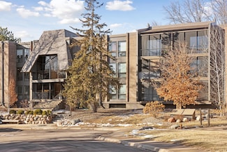 6075 Lincoln Dr Unit 104, Edina, MN 55436