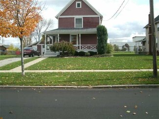 39 S Vernon St, Middleport, NY 14105