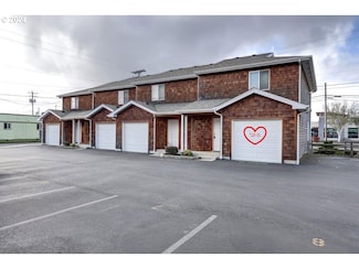 720 G St Unit D, Seaside, OR 97138