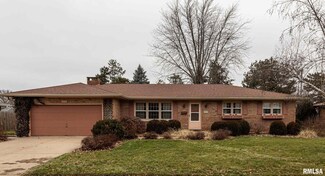 1607 Summit Dr, Pekin, IL 61554