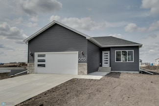 6651 32nd St S, Fargo, ND 58104