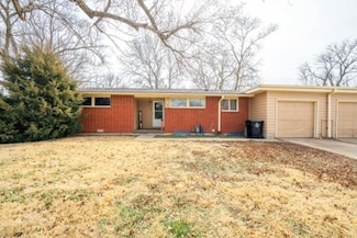 714 Greenbriar Cir, Salina, KS 67401