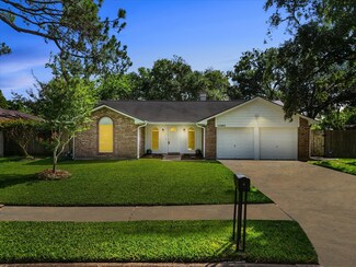 16602 Hibiscus Ln, Friendswood, TX 77546