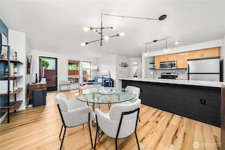 827 Hiawatha Place S Unit 204, Seattle, WA 98144