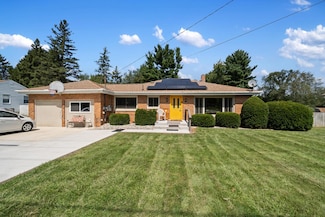 2250 Saines Manor Dr, Jackson, MI 49201
