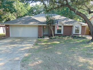 422 Oakwood Cir, Denton, TX 76208