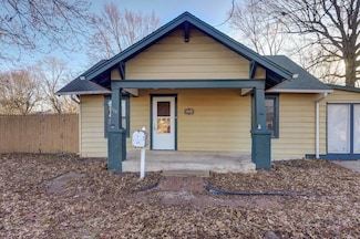 604 S Harrison Ave, Aurora, MO 65605