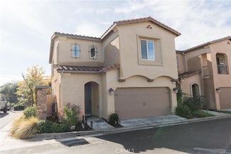 806 Lassen Ln W, Madera, CA 93636