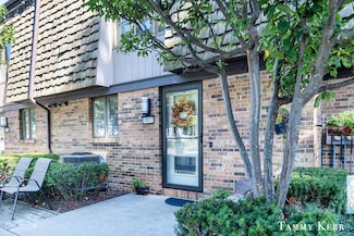 1992 S Shore Dr Unit 2, Holland, MI 49423