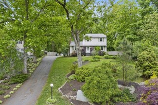 12 Pinecrest Ln, Ashland, MA 01721