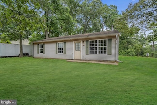 6 Dahlia St, Browns Mills, NJ 08015