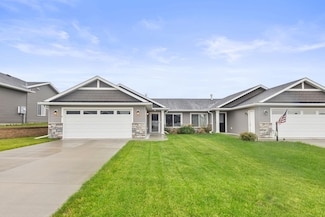 888 Tallgrass Ct, Wanamingo, MN 55983