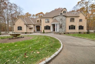 65 Ironwood Rd, Guilford, CT 06437