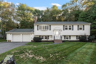 100 Fairwood Dr, Pembroke, MA 02359
