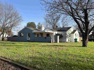 415 W Ikard St, Henrietta, TX 76365